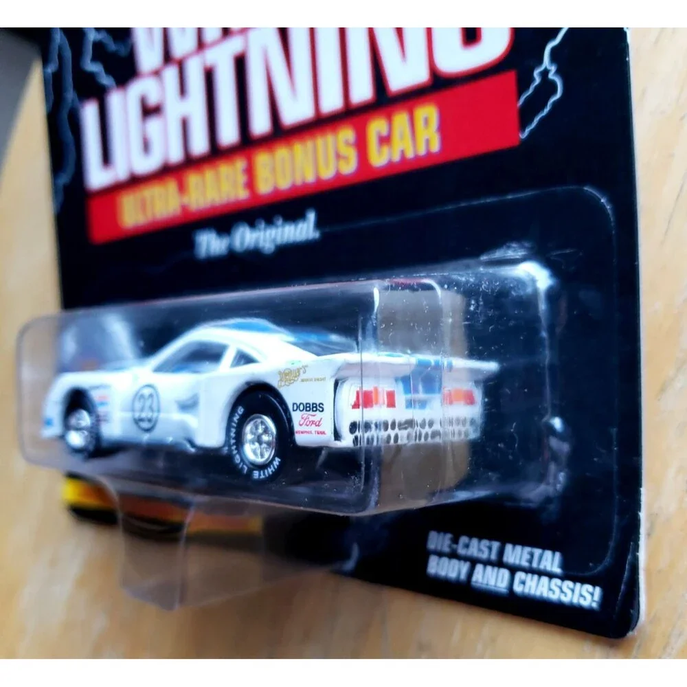 1992 Johnny Lightning 1975 COBRA II RACER White Lightnings MUSTANG CLASSICS 1:64